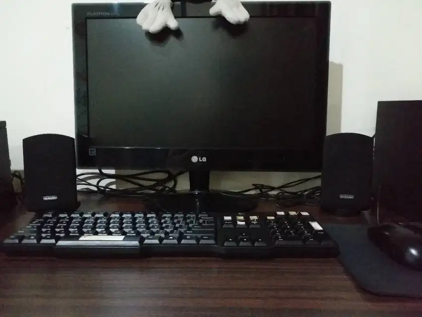 COMPUTER DESKTOP