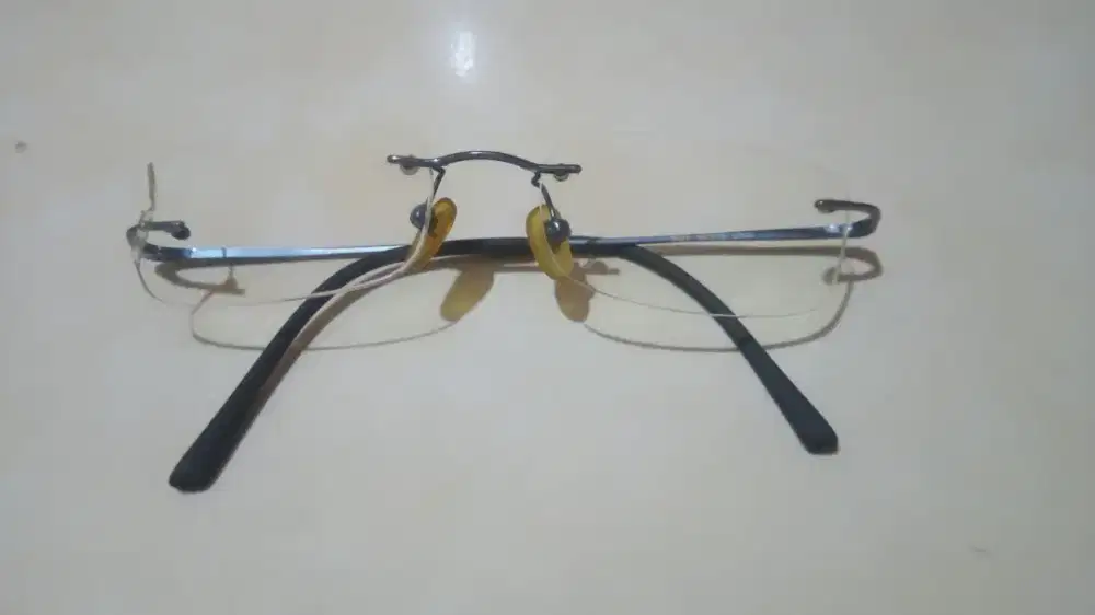 Frame Kacamatanya aja, asli dari optik, merk berbers, kondisi ok, nego