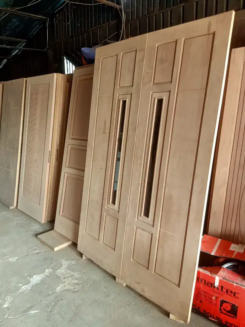 Pintu kusen dan jendela oven banyak stok bisa jasa pasang engsel kunci