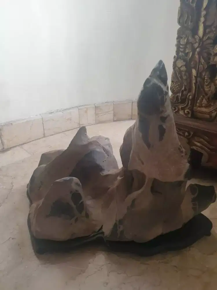 Pajangan dekorasi Batu suiseki