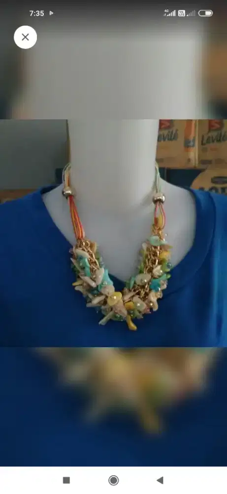 Kalung batu warna warni