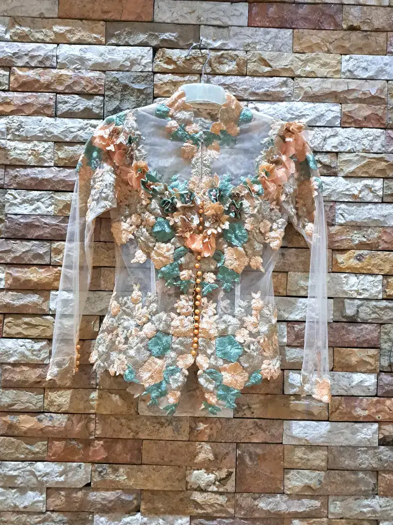 Kebaya modern karya Mega