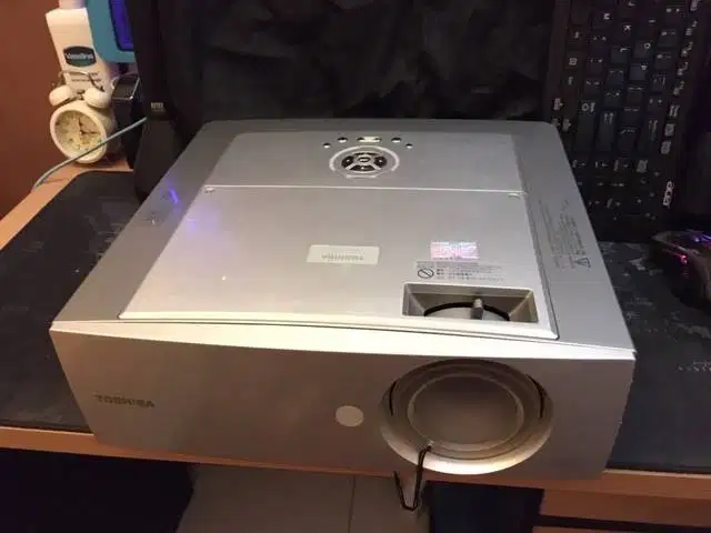 Infokus Proyektor TOSHIBA TDP T355 Gambar tajam 3500Lumens Infocus