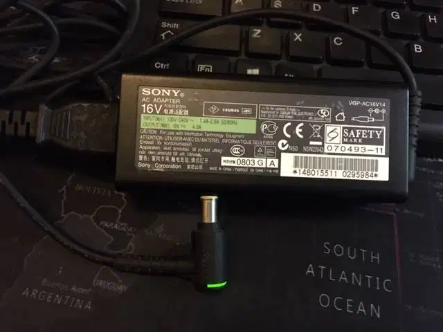 Adaptor ORIGINAL Laptop SONY Vaio 16V 4A Kondisi baik