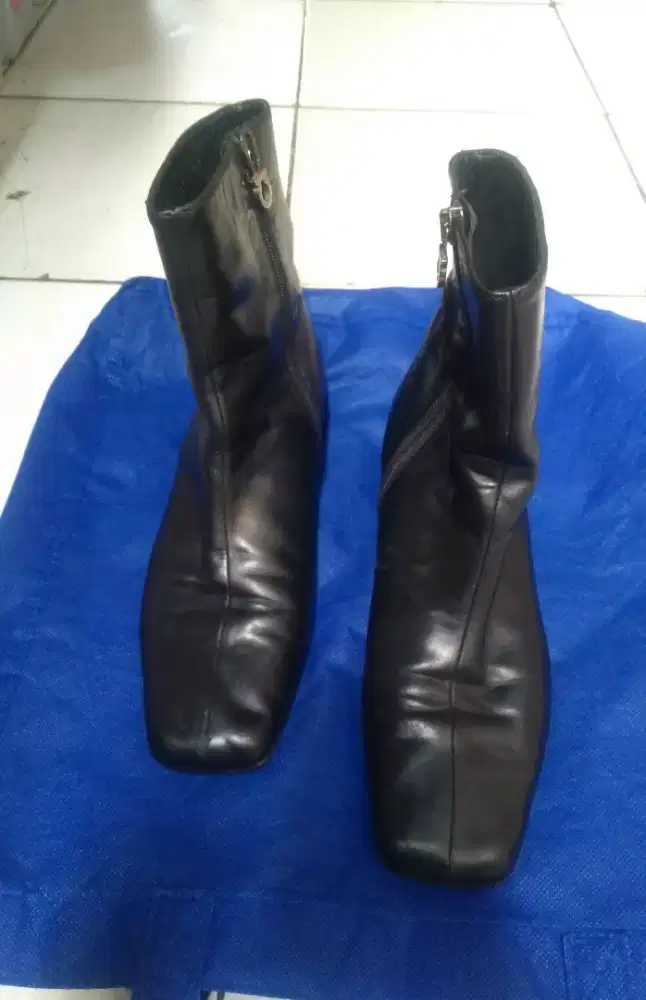 Sepatu kulit original Salvatore Ferragamo no 38 Made in Italia.