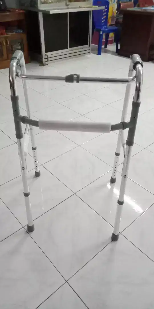 WALKER AID ALAT BANTU BERJALAN UNTUK PASIEN STROKE