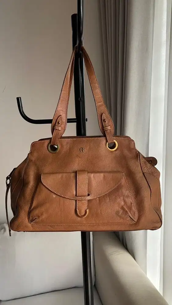 AUTHENTIQUE AIGNER HANDBAG