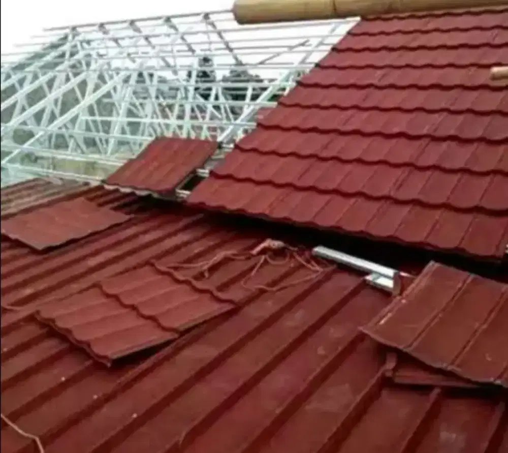 Bajaringan terpasang, galvalum pasir, genteng metal pasir,plafon pvc