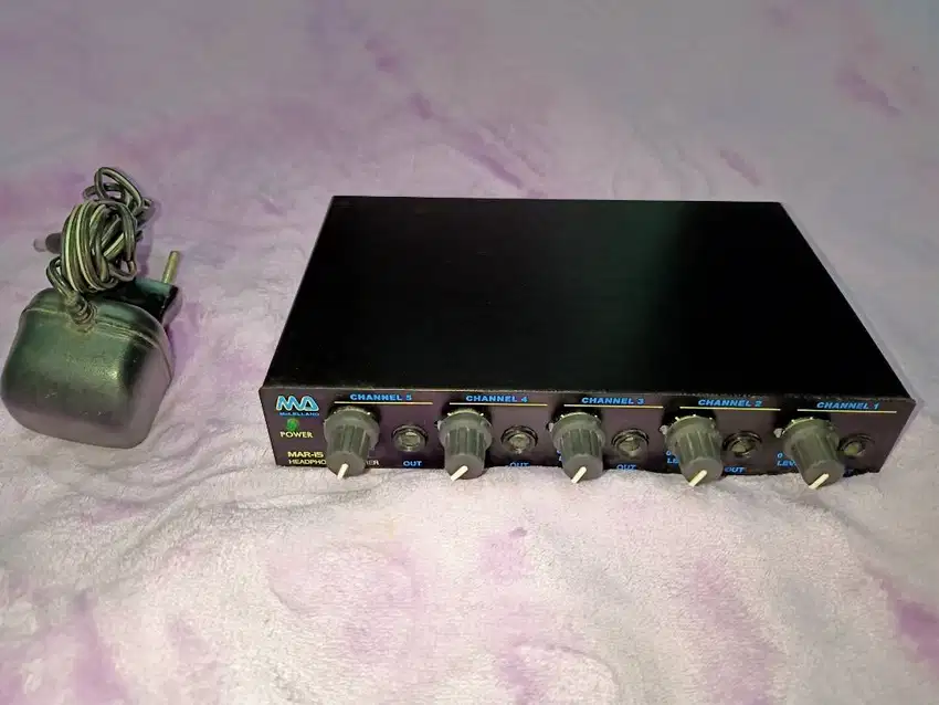 10-Channel Mono/5-Stereo Headphone Amplifier McLelland Pro Free 1,2Jt
