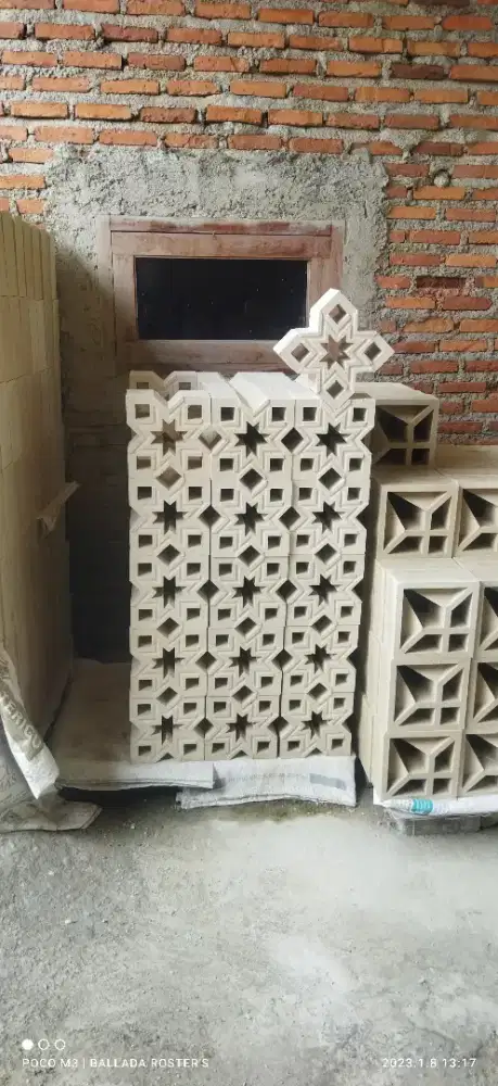 Roster beton minimalis, roster putih