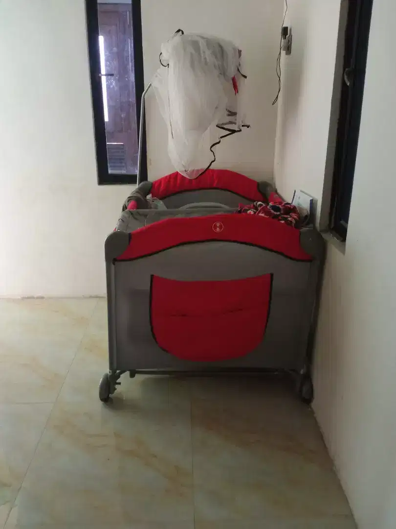 TURUN HARGA..JUAL RUGI Tempat  tidur bayi pliko. BU POLL