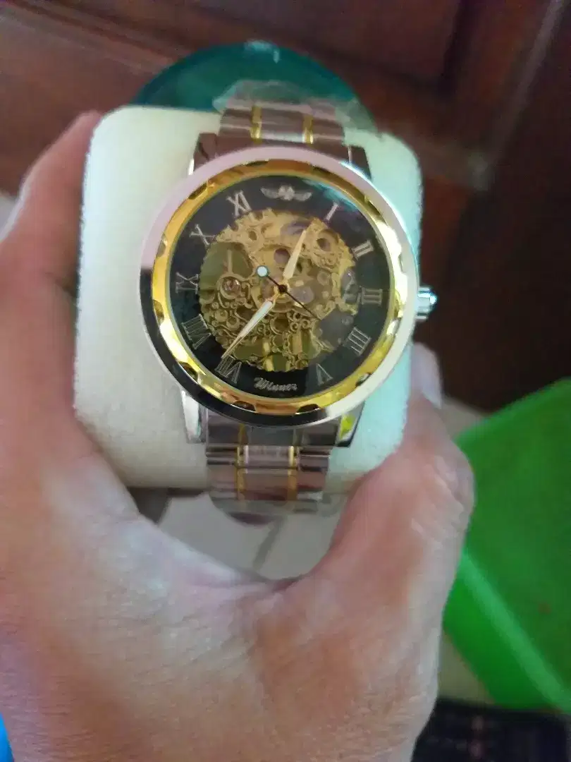 Jam tangan pria otomatis