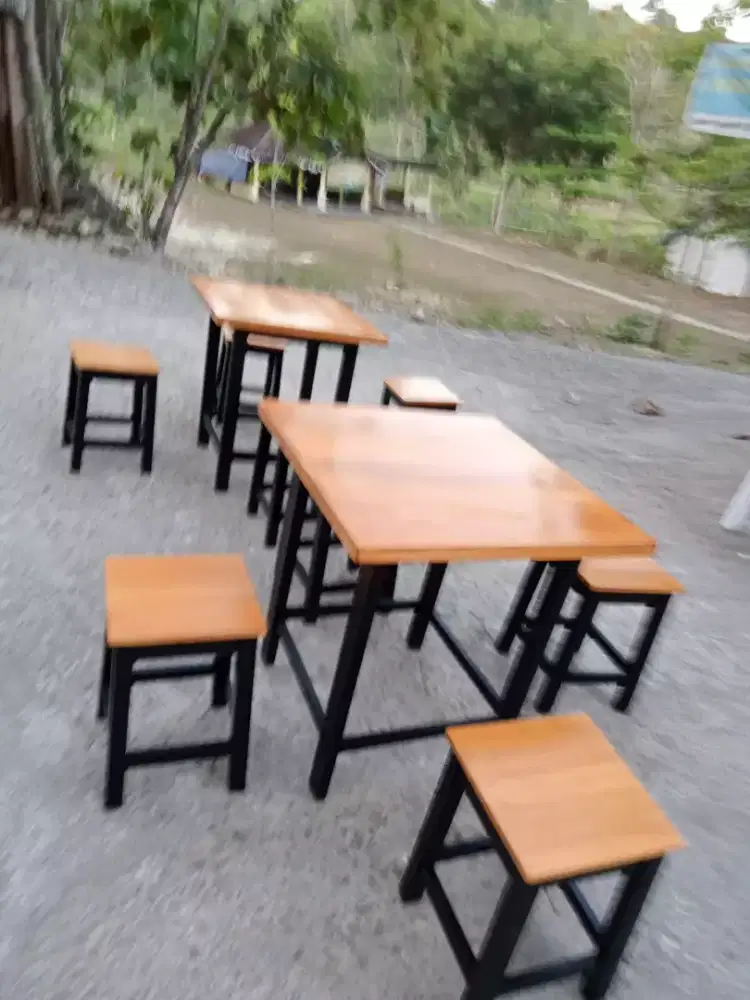 Meja kursi kafe