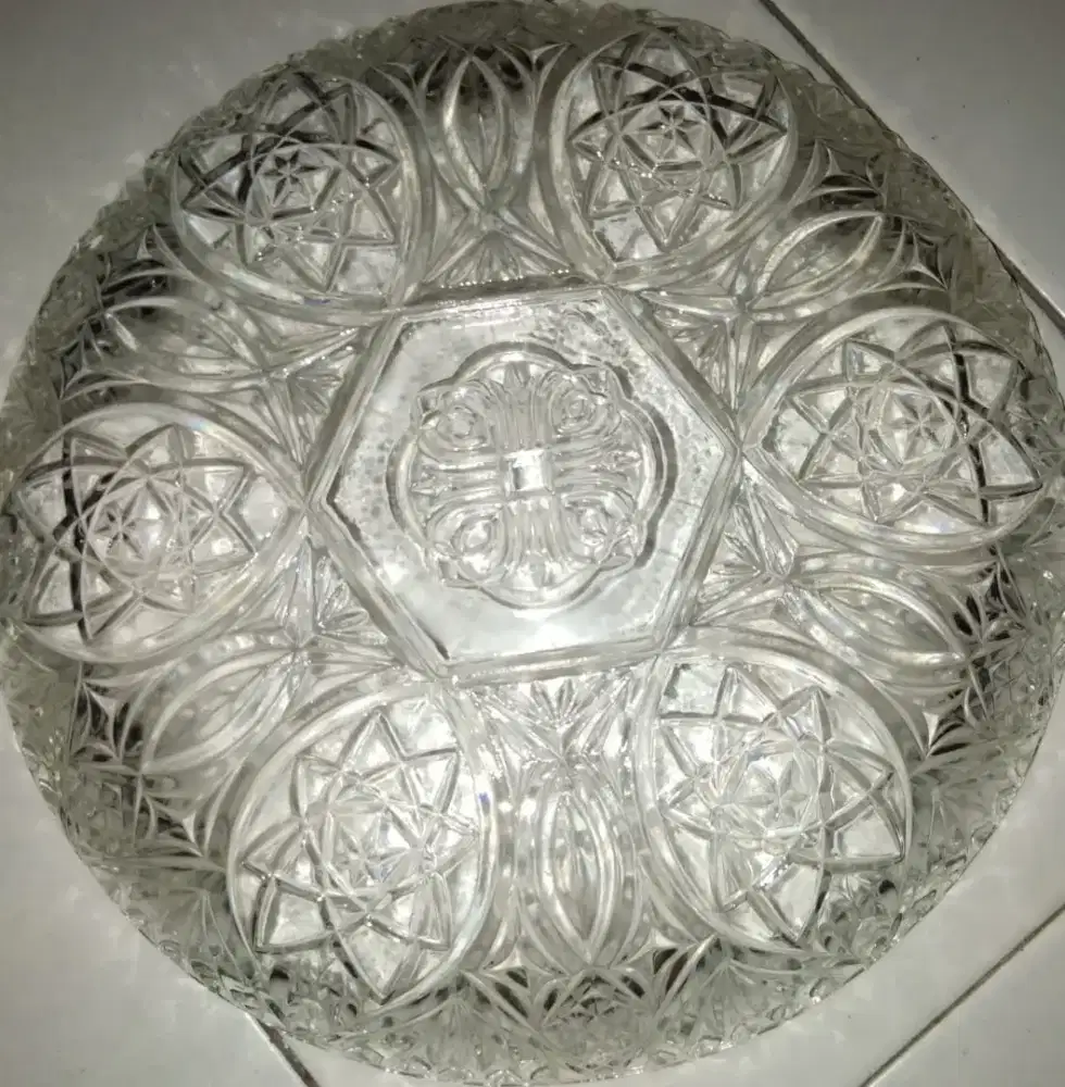 Piring kristal besar