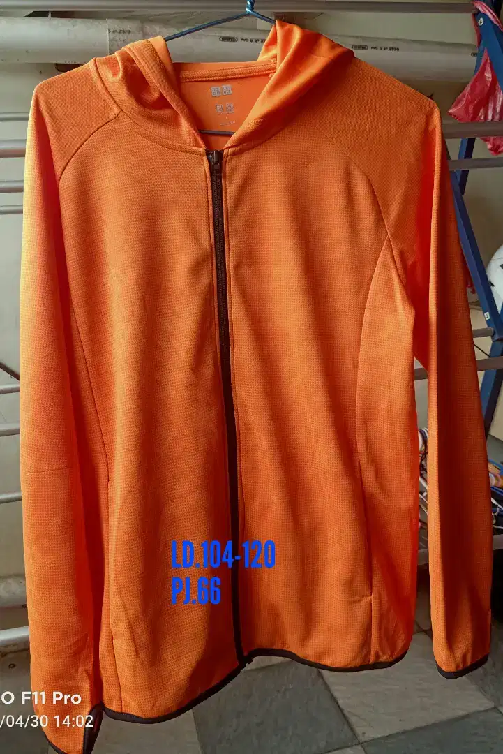 Jaket running hoodie Uniqlo original