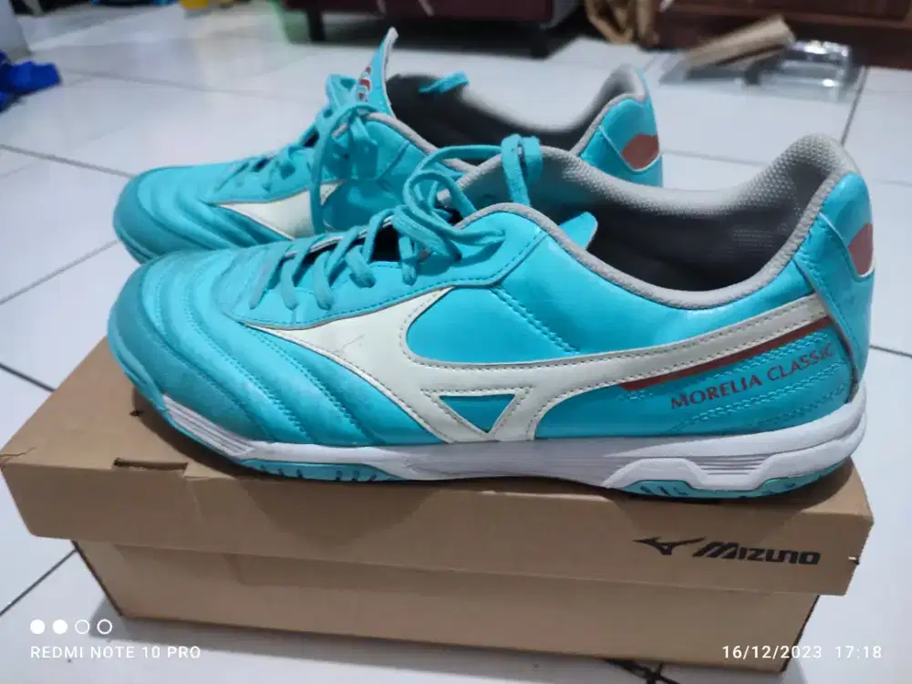 Sepatu futsal outlet mizuno