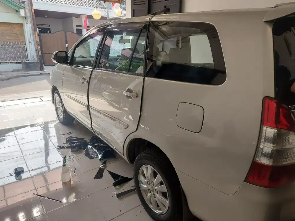 pasang atau ganti kaca film mobil