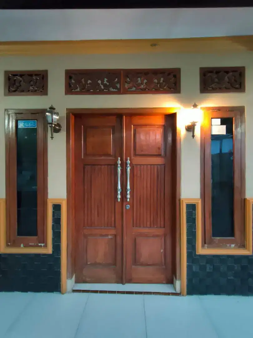 Kusen kayu dan pintu