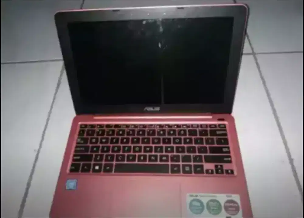 Asus E202s kondisi mulus murah
