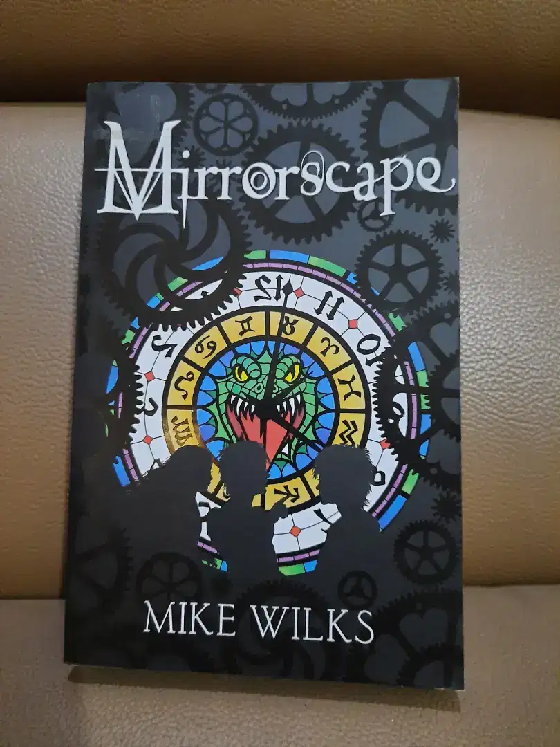 Novel Bacaan Bahasa Inggris Judul Mirrorscape Mike Wilks