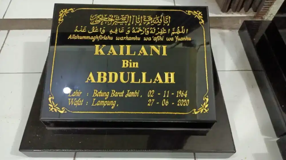 Batu Nisan Besar 30X40 PLAKATAN NAMA. 40X50 DUDUKAN BAWAH