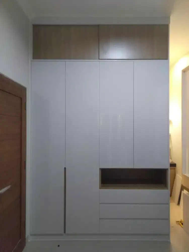 Almari minimalis custom