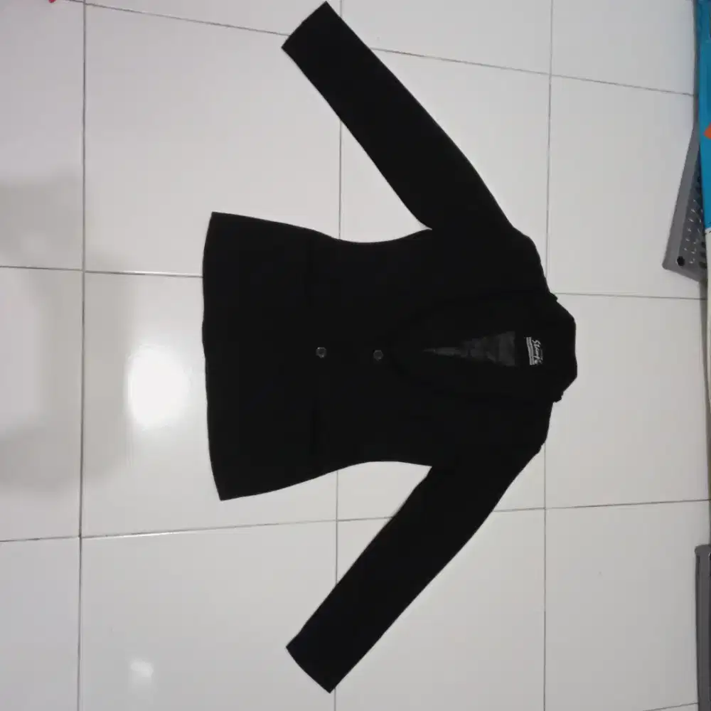 Blazer hitam cakep