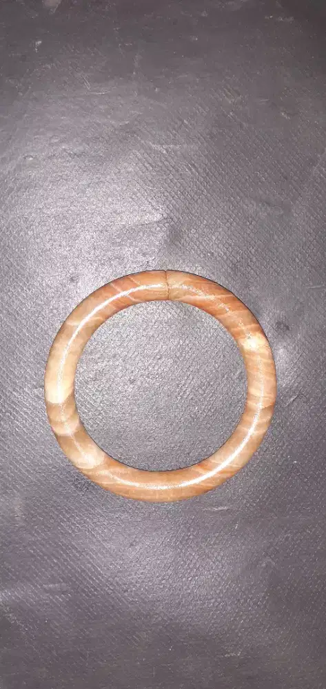 Gelang giok lawas dingin minus retak dikit gelang untuk kesehatan