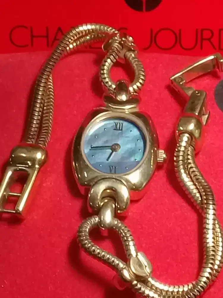 Jam tangan cewek merk Charles Jourdan seperti gelang plat mamer