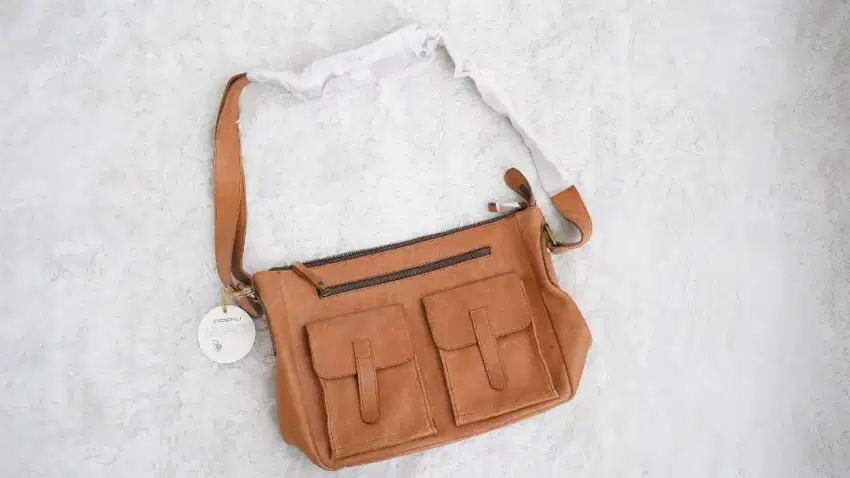 Tas kulit asli pria / wanita POP U model selempang