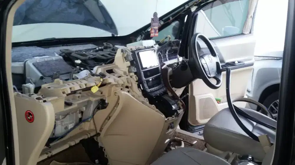 Service dashboard mobil lengket retak toyota alphard , camry, harrier