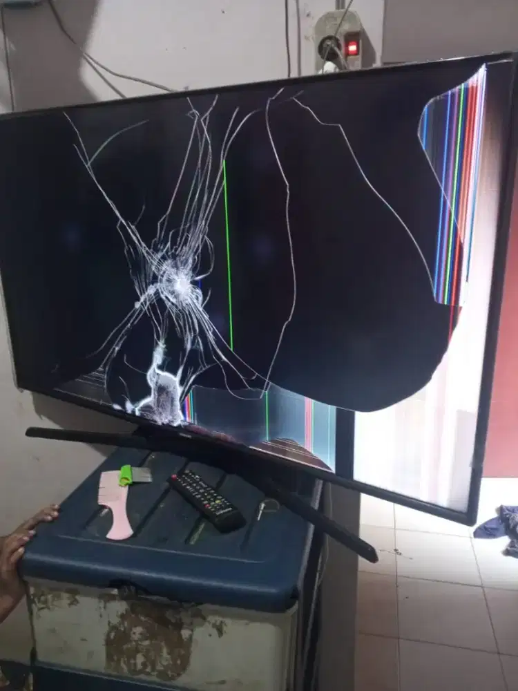 Di Cari Untuk Di Beli Tv UHD samsung Nu Ru Tu pecah Blank Dll