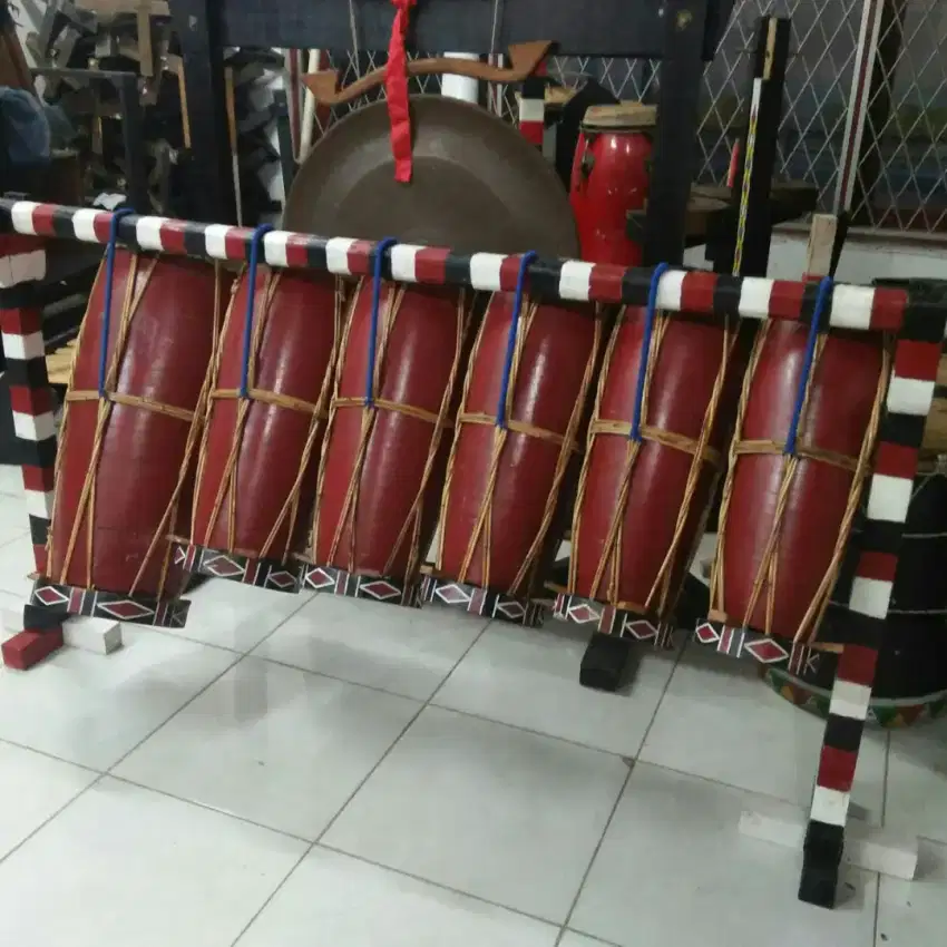 Satu set Taganing Tagading alat musik pukul tradisional Tapanuli Batak