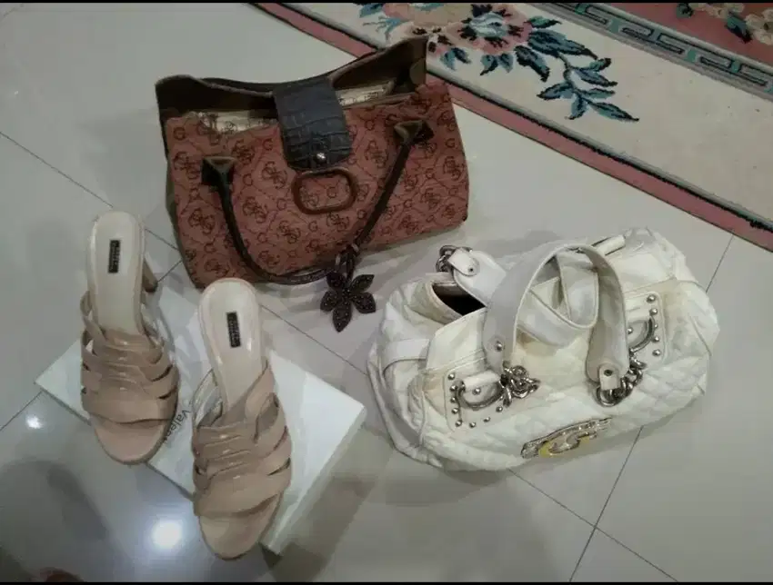 Tas Fashion Wanita dan Sandal Andre Valentino