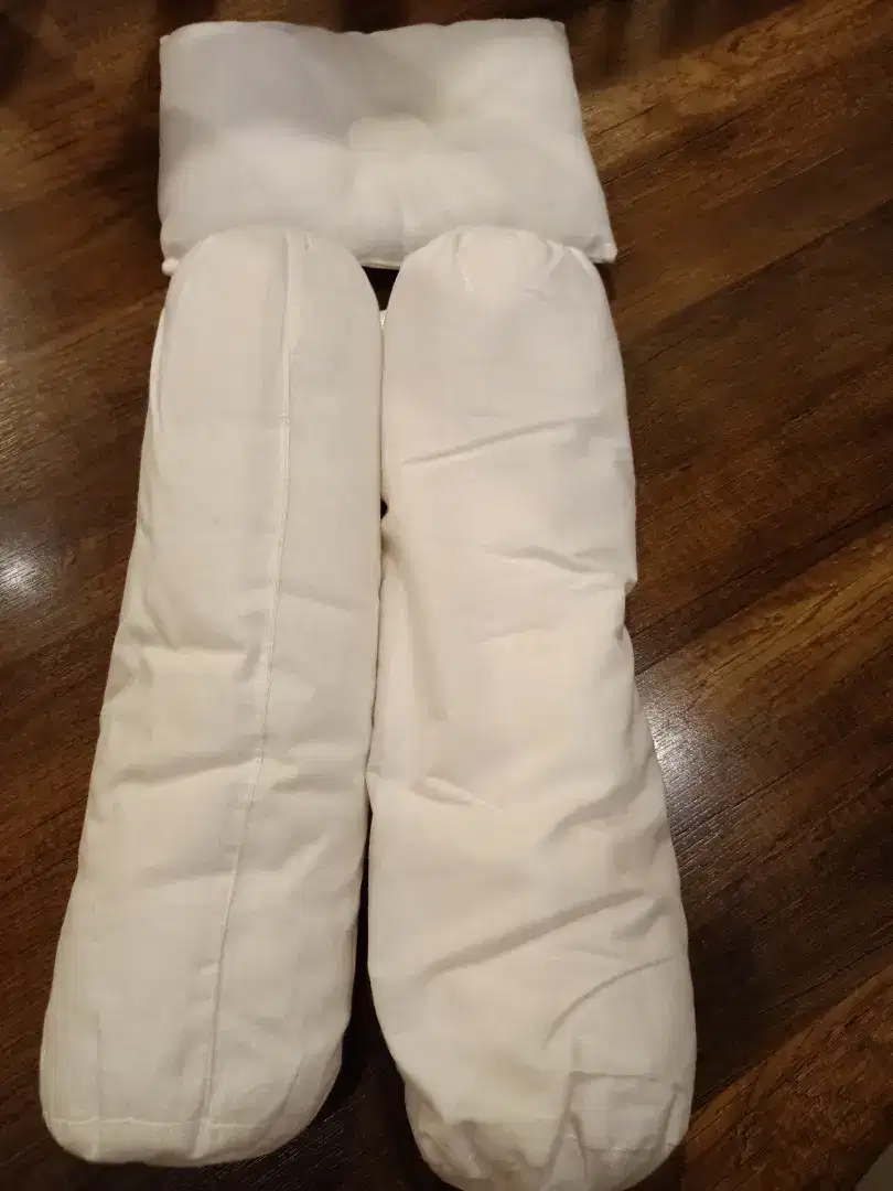 Bantal dan guling bayi (1 bantal, 2 guling free sarung nya)