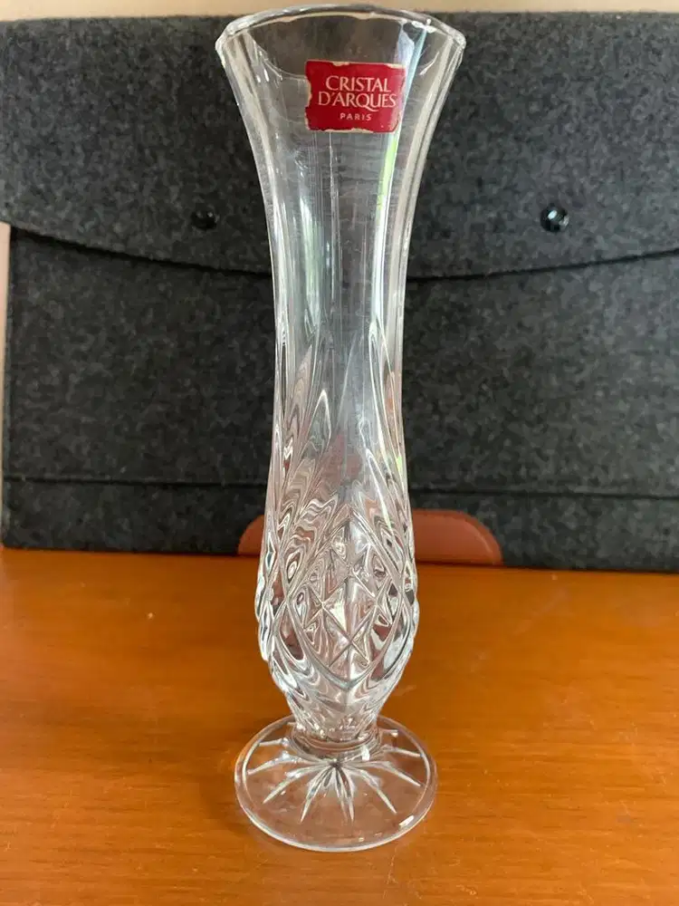 Vas bunga kristal D’arques