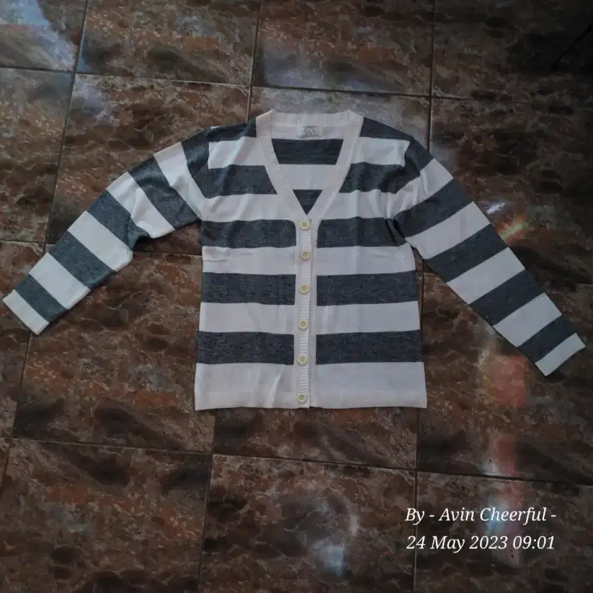 Sweater Kardigan Belang