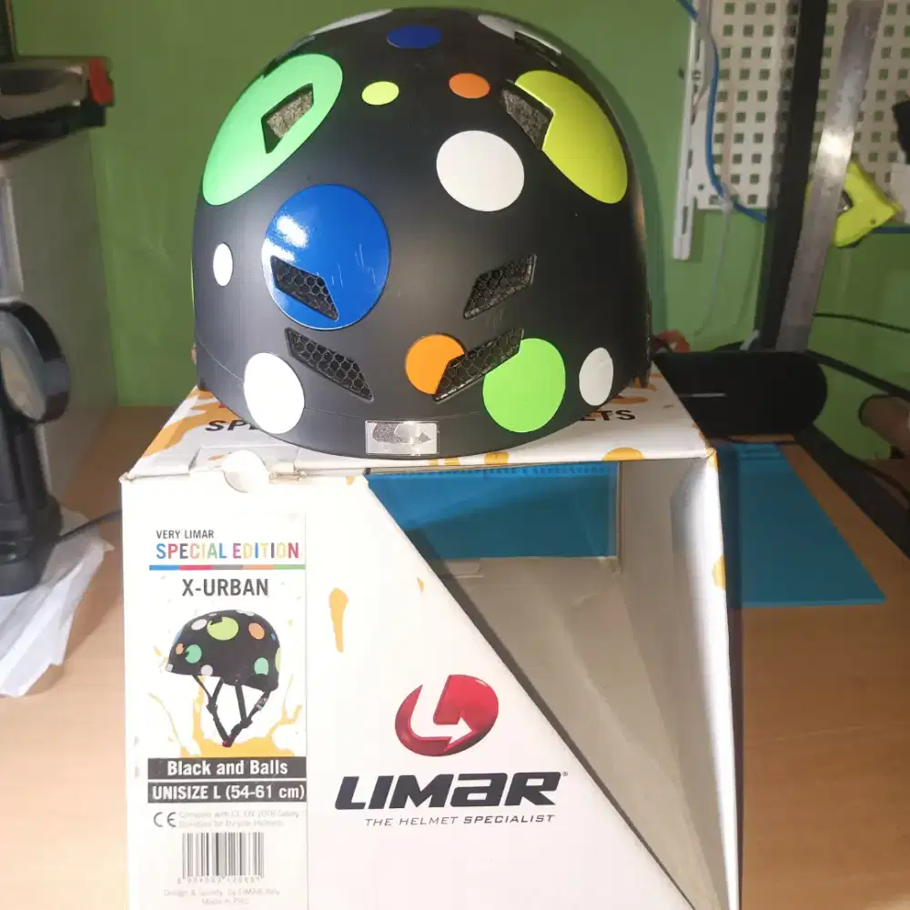Helm Sepeda LIMAR SPECIAL EDITION X-URBAN
Black & Ball LIMAR- Italy L
