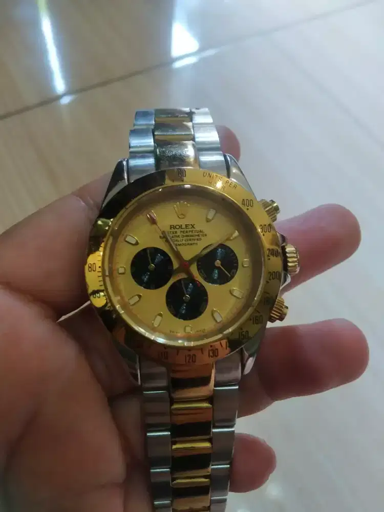 Jam tangan Rolex