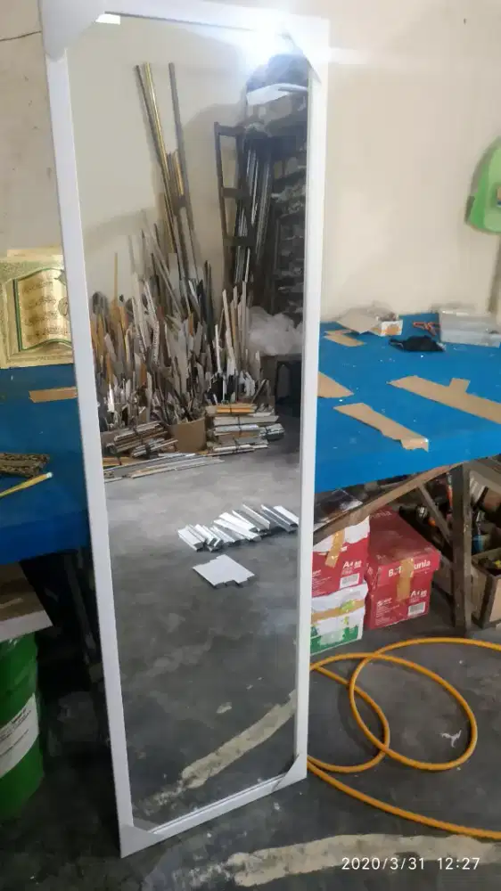 Cermin standing .full body.