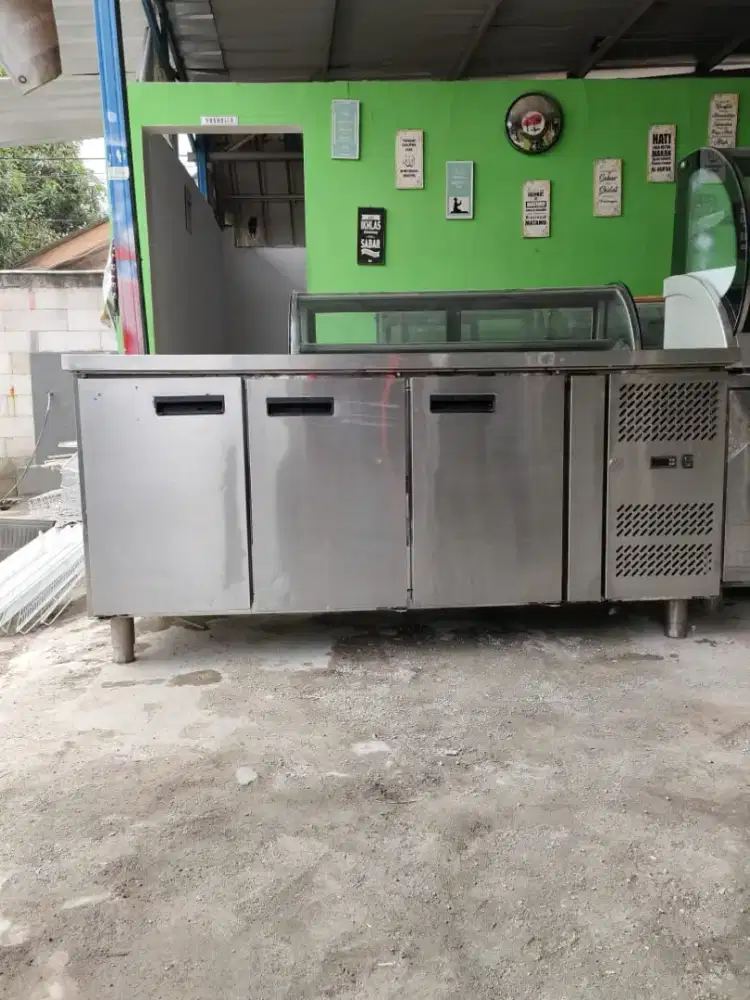 UNDERCOUNTER CHILLER 3 PINTU BEKAS