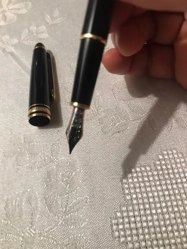 Montblanc fountain pen fine nib 14k gold Koleksi 867449184