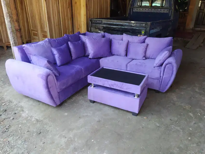 Sofa belasan bantal