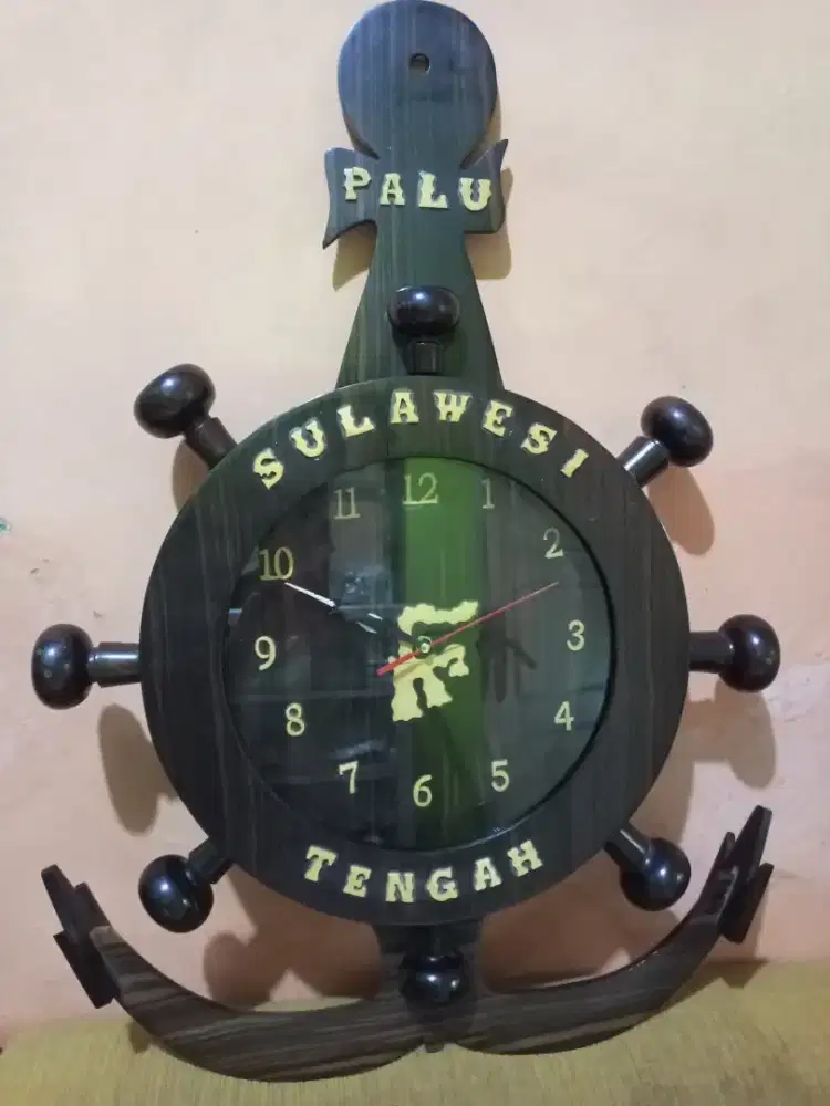 Jam dinding kayu (asli dari palu)