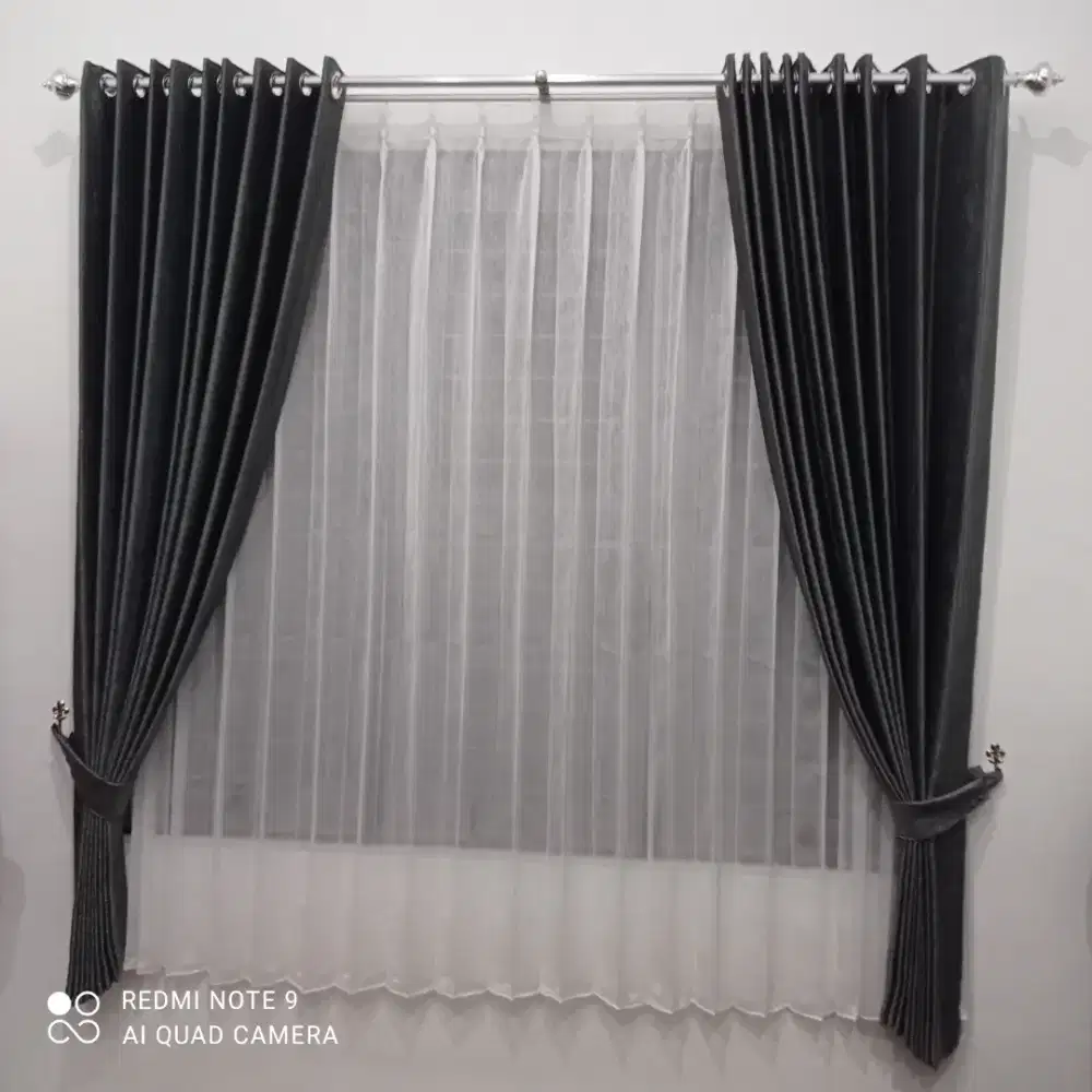 Melayani pesanan dan pemasangan gorden