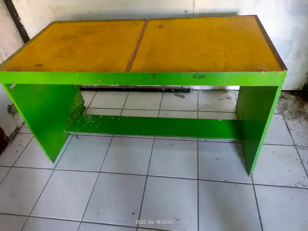 Meja belajar bagus
