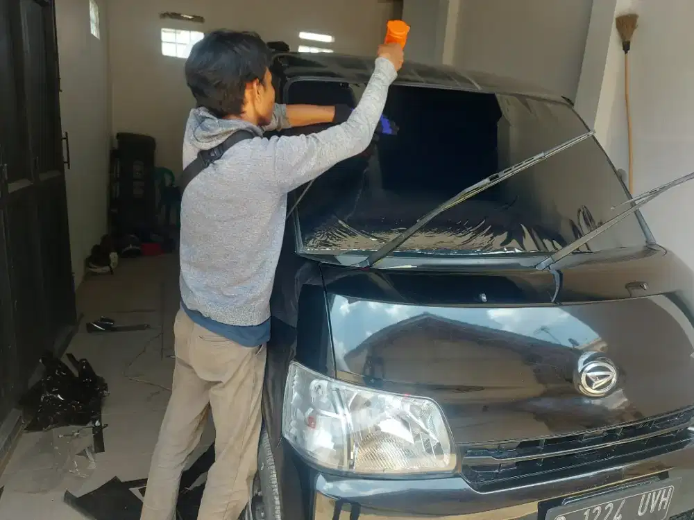 kaca film mobil dan jendela rumah atau gedung
