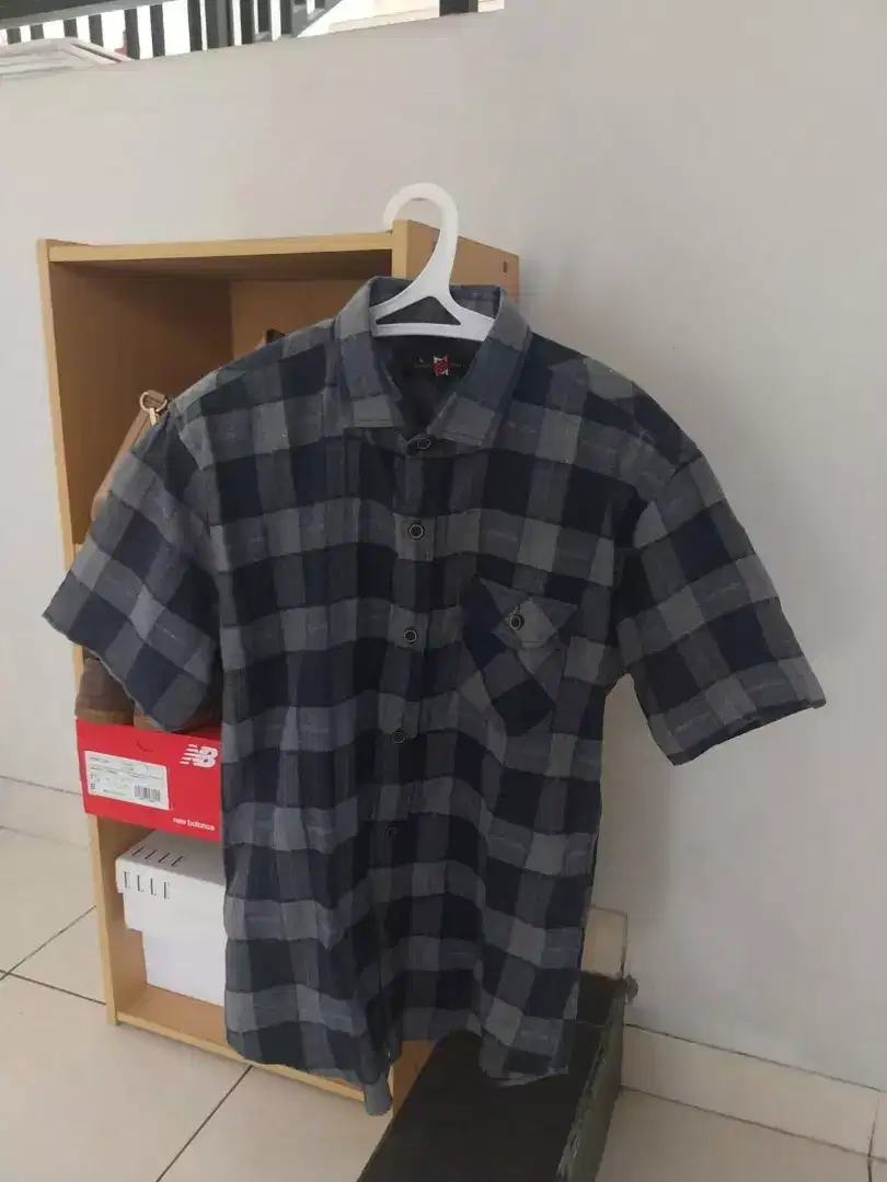 KEMEJA FLANEL FLANNEL LENGAN PENDEK KONDISI SECOND LIKE NEW( SIZE L )