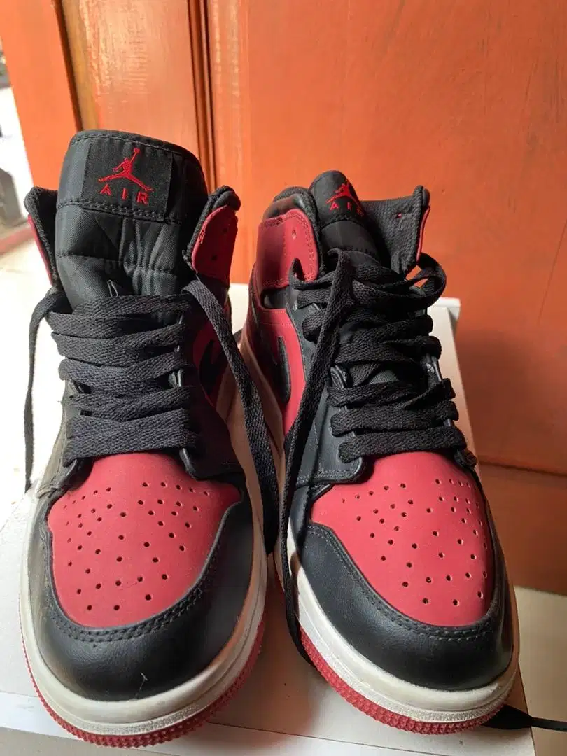 Jordan 1 Mid Banned, Legit