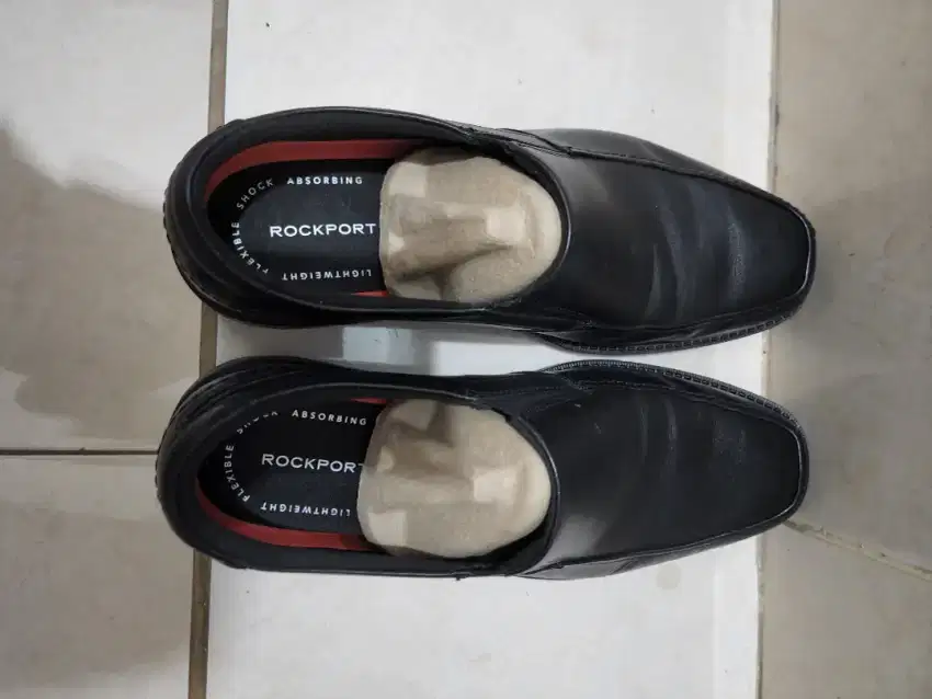 Sepatu merek Rockport ukuran Us 10
